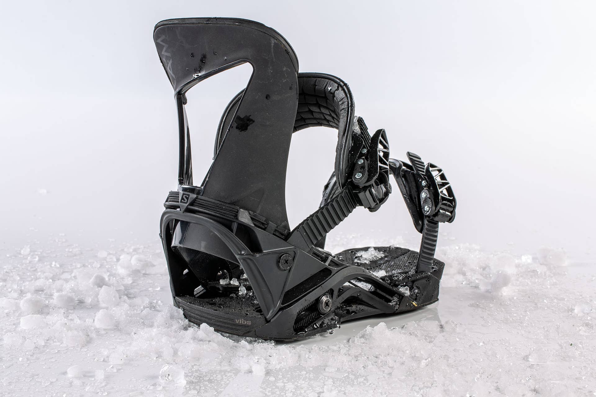 スノーボード ALL BLACK EDDITION!!SALOMON hologram M Salomon Hologram Review: Best Snowboard Bindings of 2019