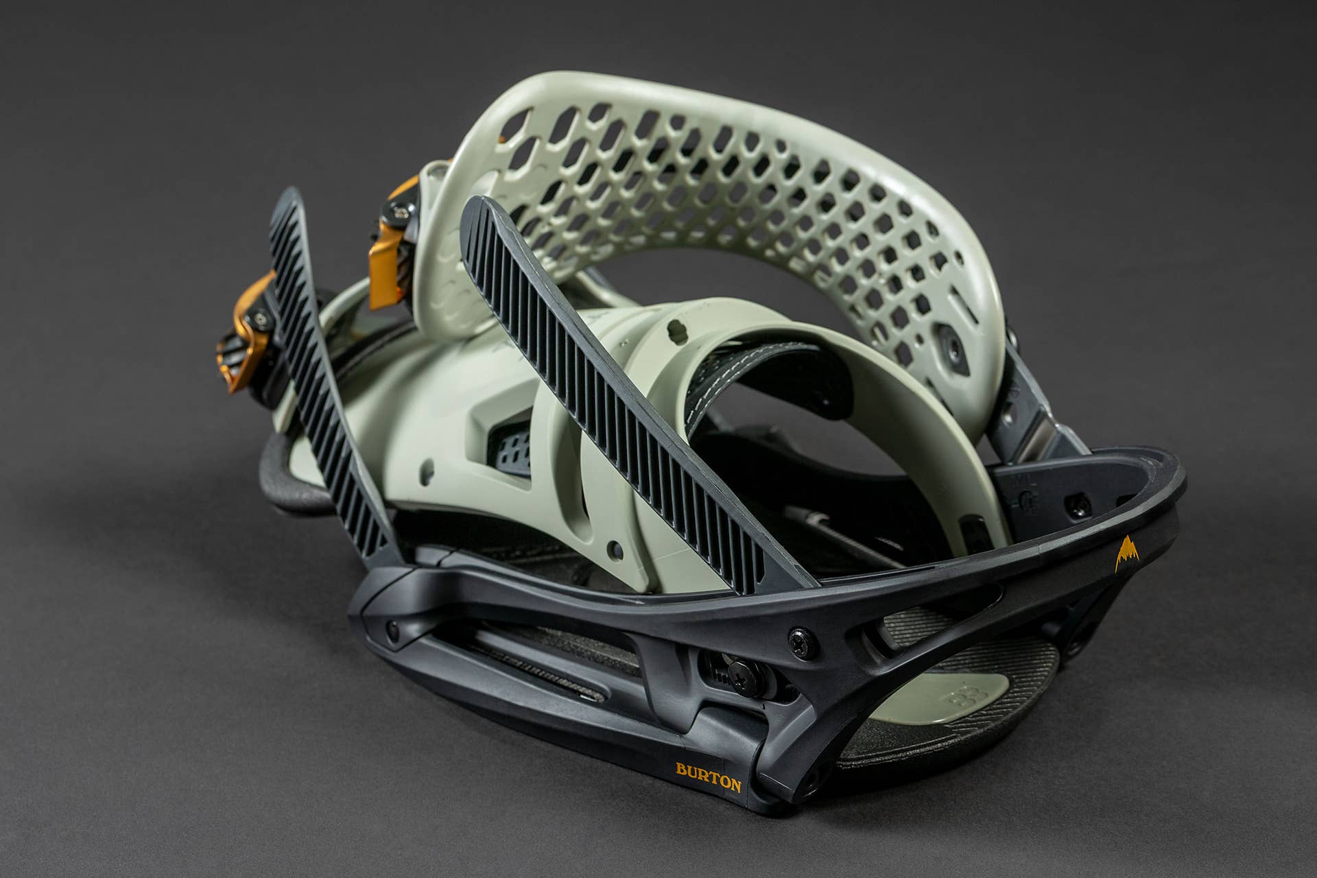 Burton Malavita EST Binding: Snowboarding Gear Lookbooks 2018