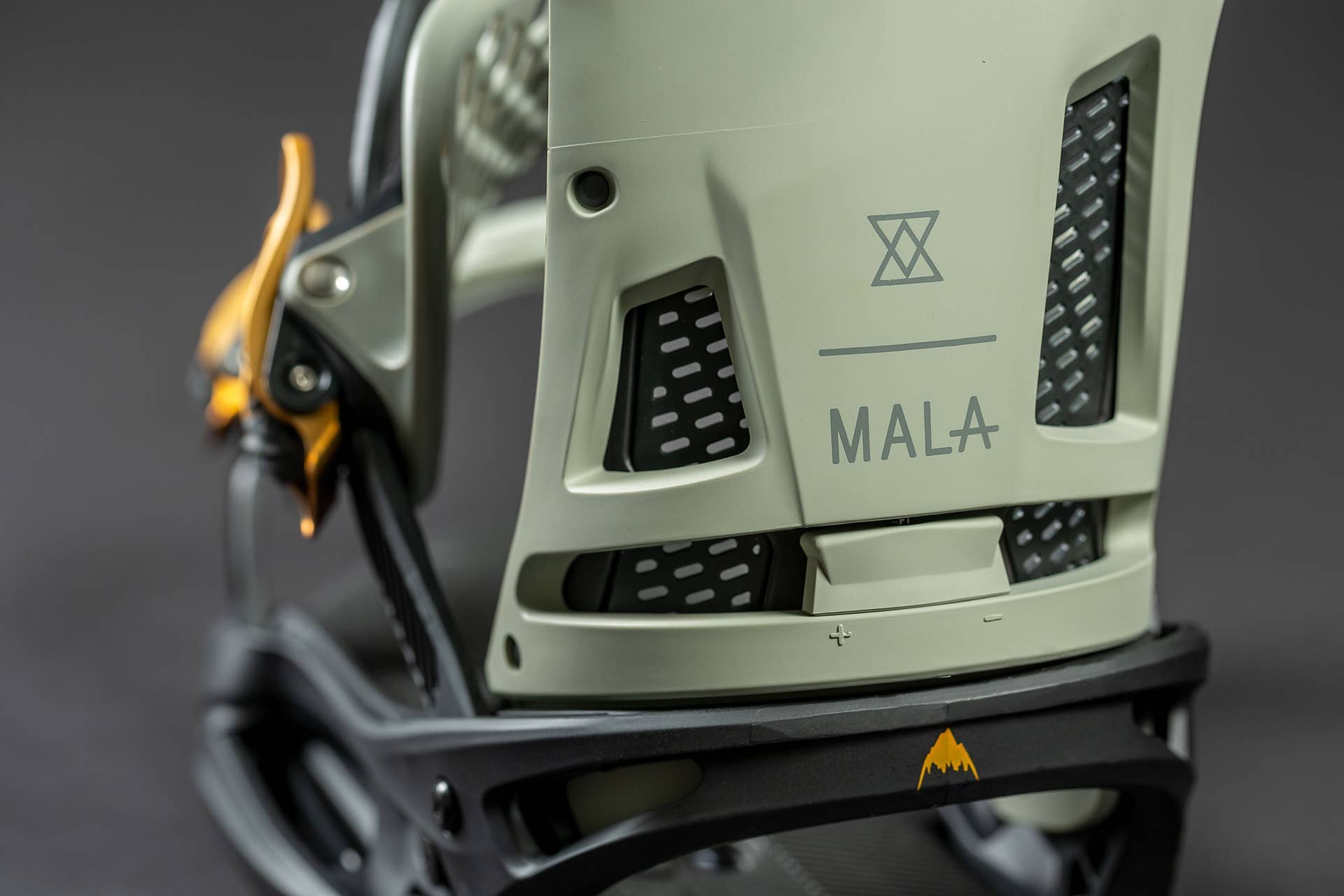 Burton Malavita EST Binding: Snowboarding Gear Lookbooks 2018