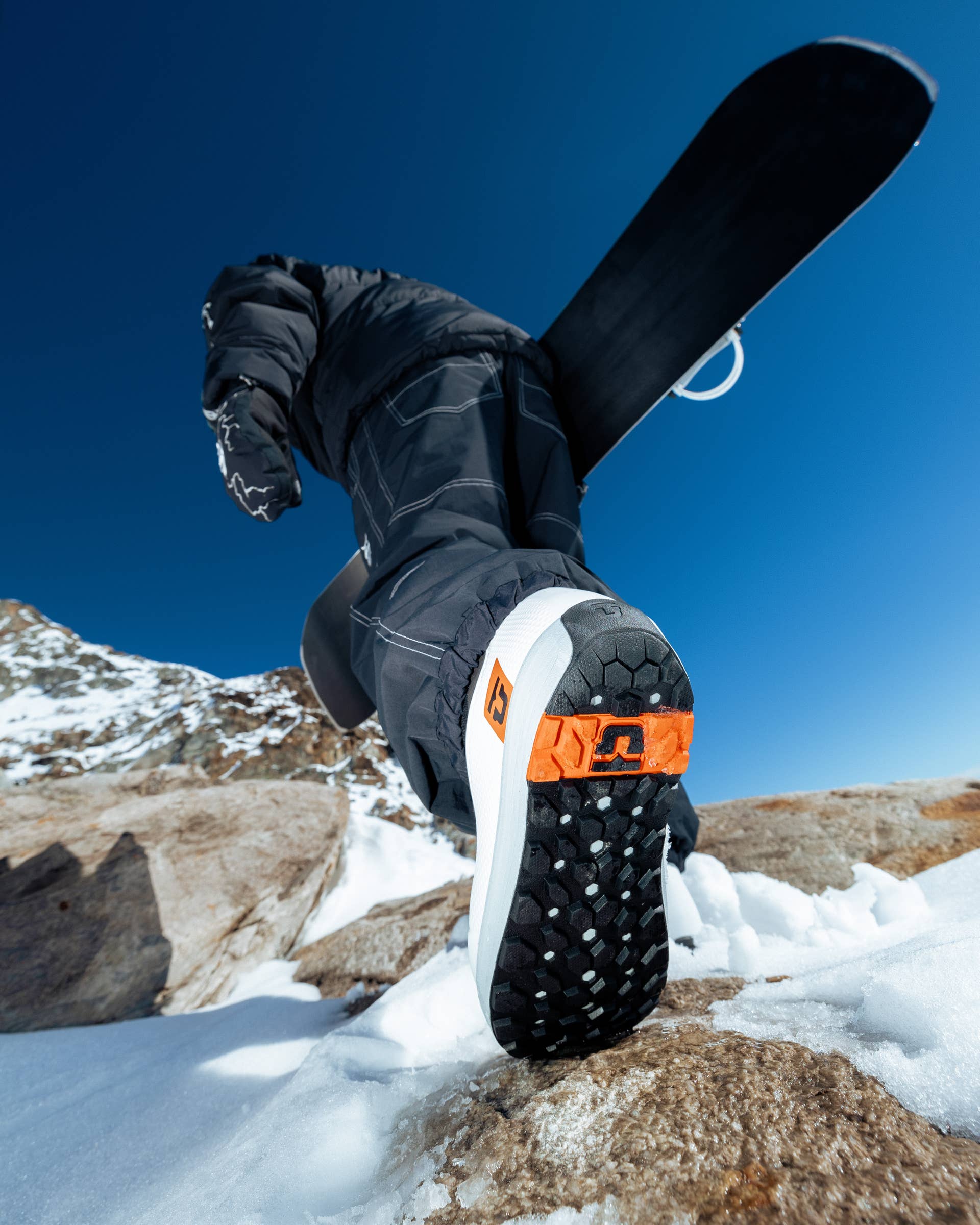 snowboard boots mens union bindings Ultra The surfiest ride you can get Union Strata Men's Snowboard Bindings,