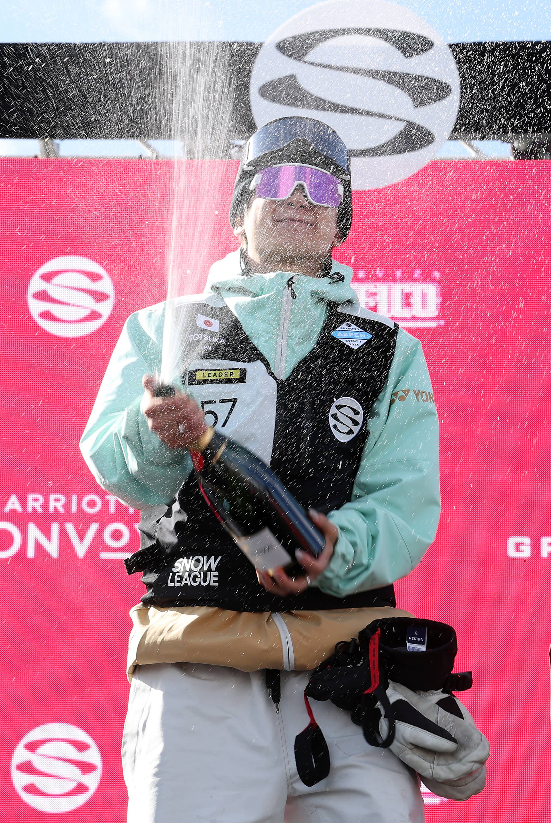 Allian Prism LTD Snowboard - Snowboarder