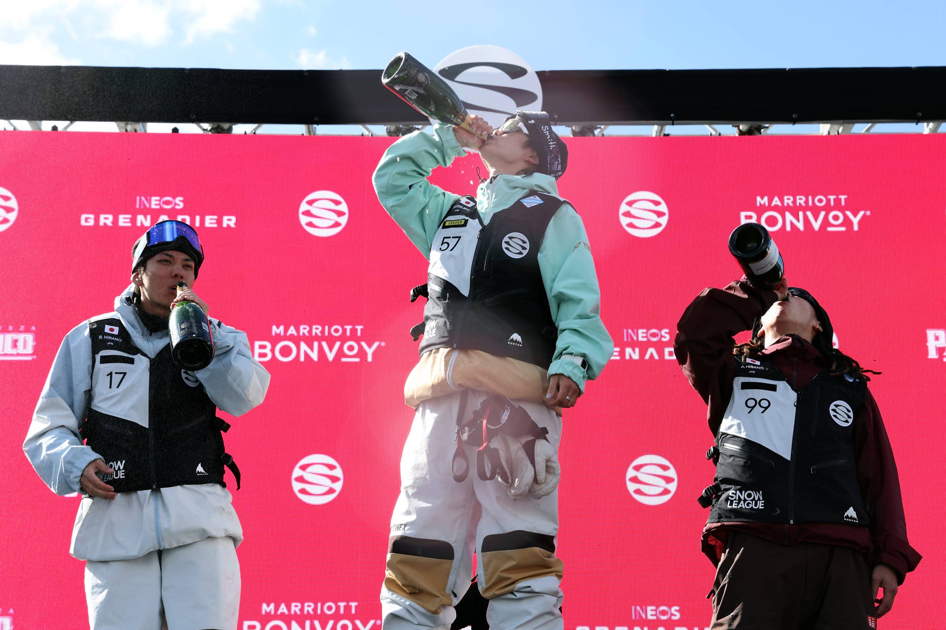 Allian Prism LTD Snowboard - Snowboarder
