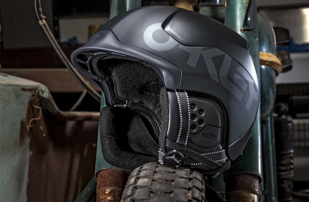 Oakley MOD5 Factory Pilot 2017 2018 Helmet Lookbook Snowboarder