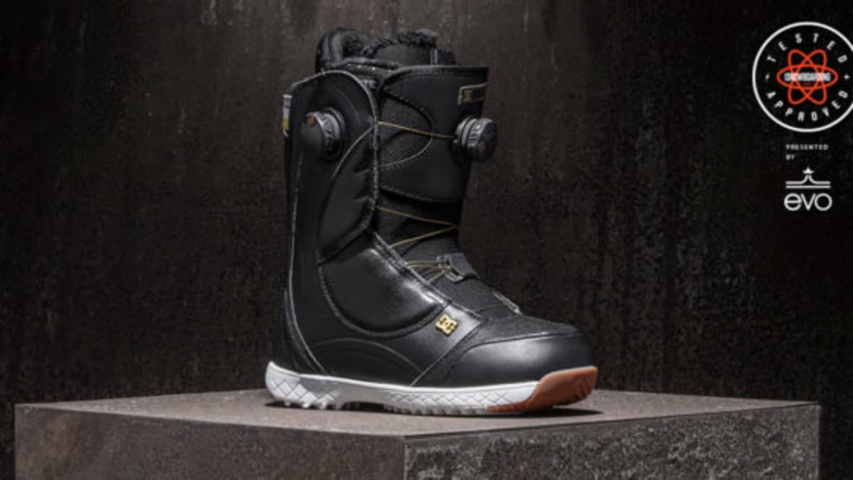 Dc mora deals snowboard boots