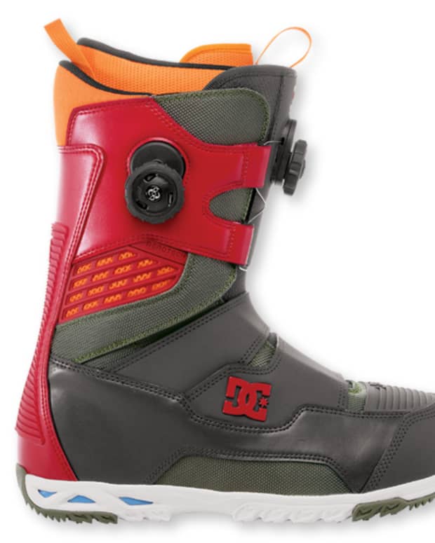 DC Snowboards 2011 Snowboarder