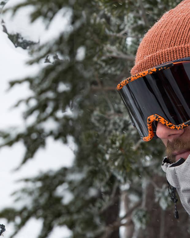 Win a Free 686 x Coors Light Sixer Insulated Jacket Snowboarder