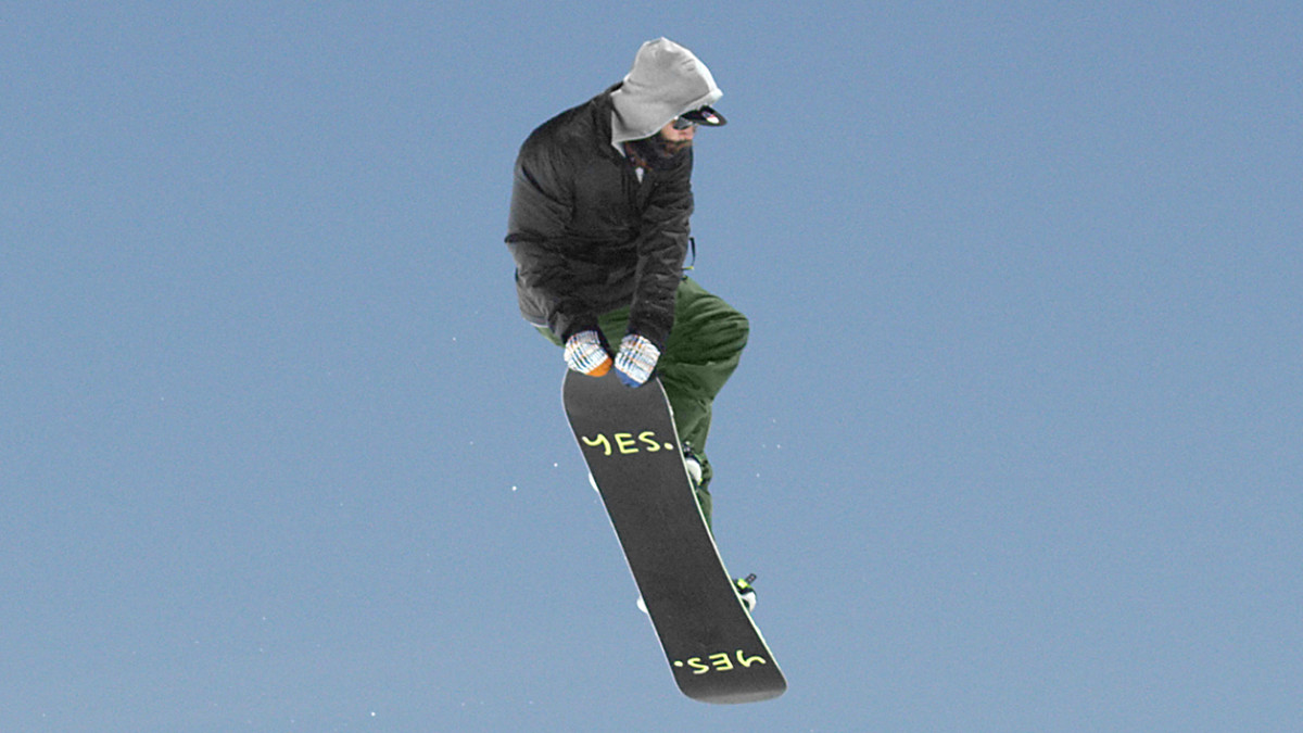 How to do a Double Tail Grab on a Snowboard Snowboarder