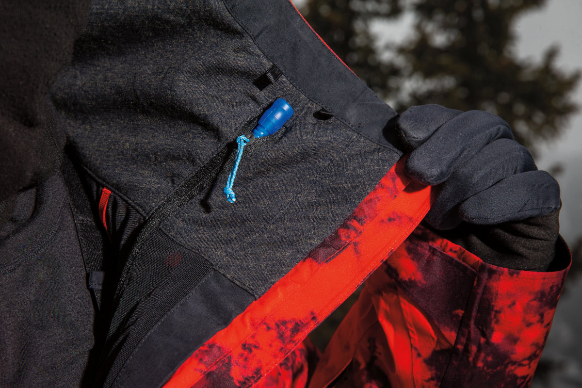 2020 Coat Check: 686's GLCR GORE-TEX Hydrastash Sync Jacket 2020 Coat Check: 686's GLCR GORE-TEX Hydrastash Sync Jacket