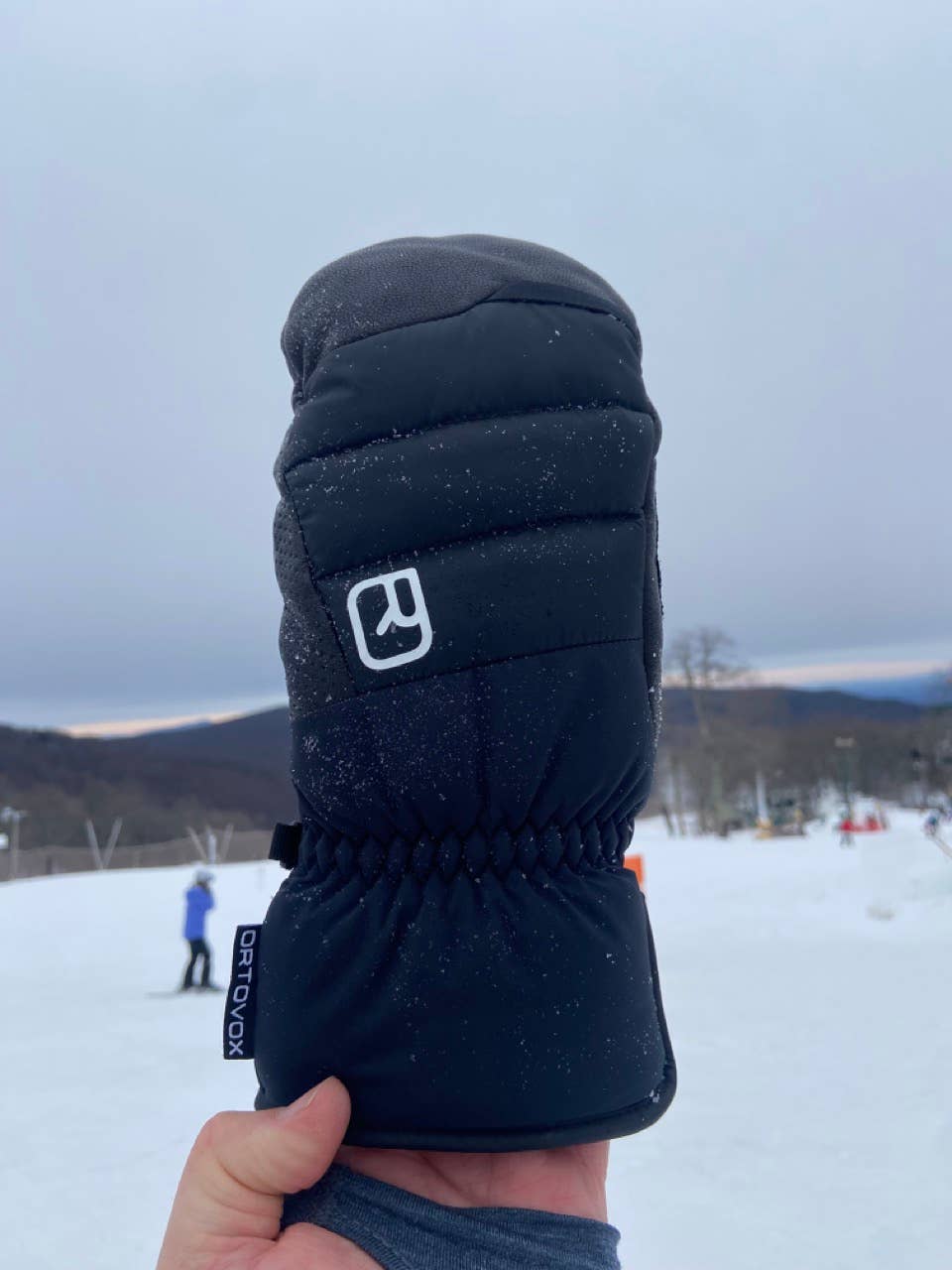 The Ortovox Freerider Cozy Mitten Changed My Mind on Snowboarding