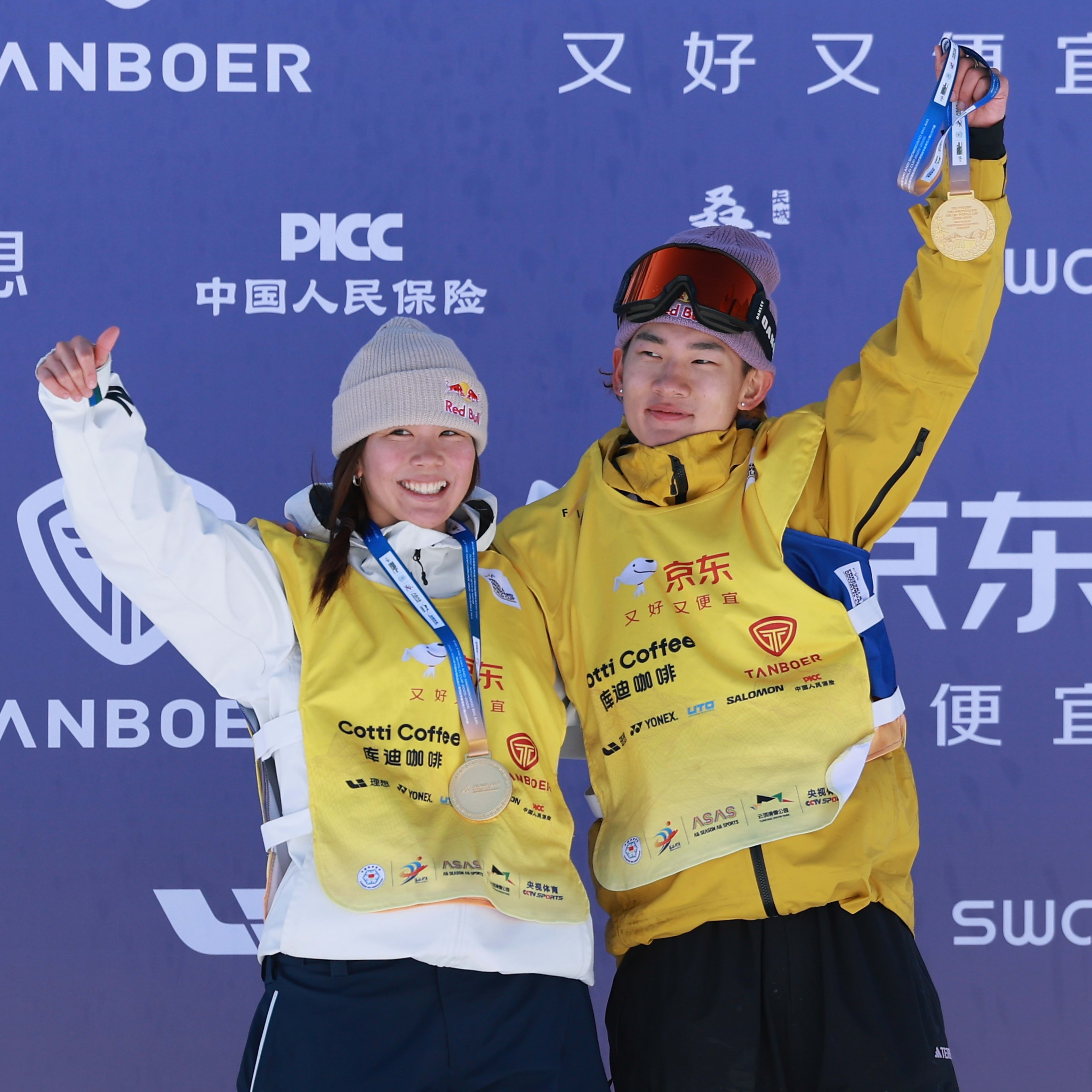 2021 Upper Decks All-Mountain Boards: Salomon HPS Annie - Snowboarder