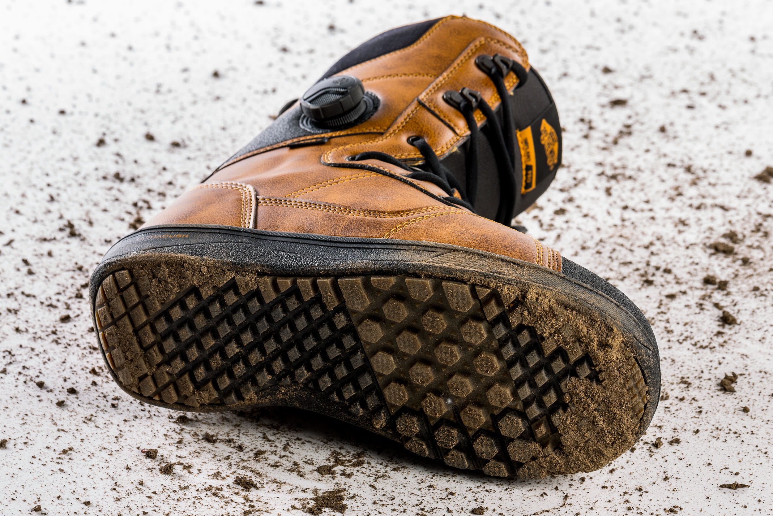 VANS インプラントプロ　implant pro Vans Men's Implant Pro Snowboard Boots 2020 | $259.95 | Saint Bernard