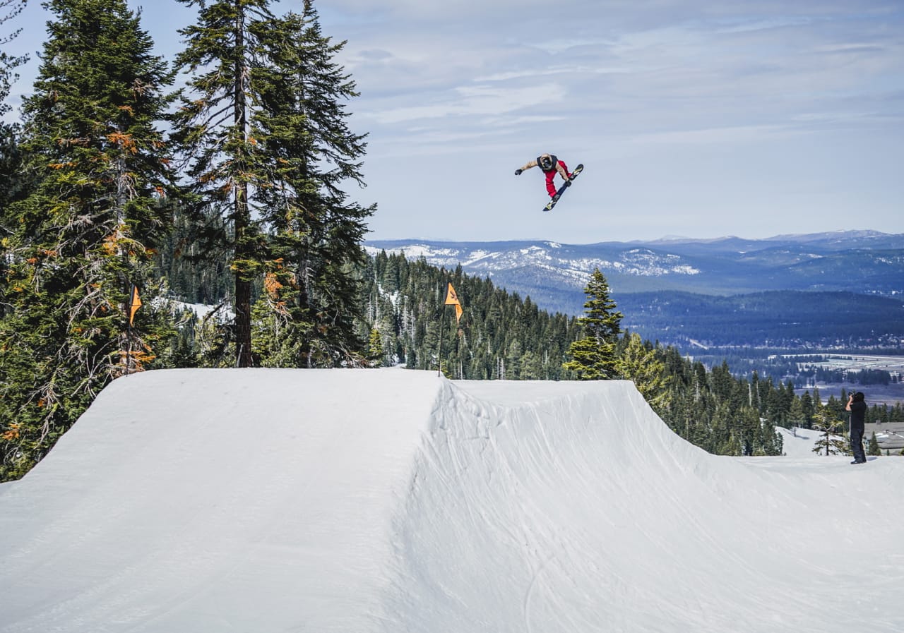 3 North America: Northstar, California Park Poll 2017 - Snowboarder