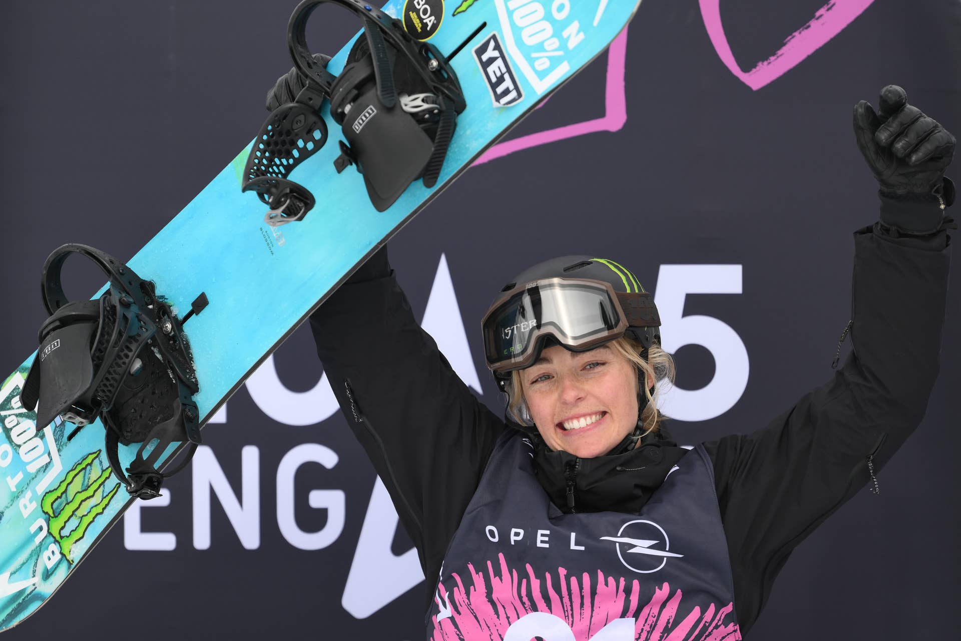 Zoi Sadowski-Synnott and Liam Brearley Win 2025 FIS Slopestyle World ...