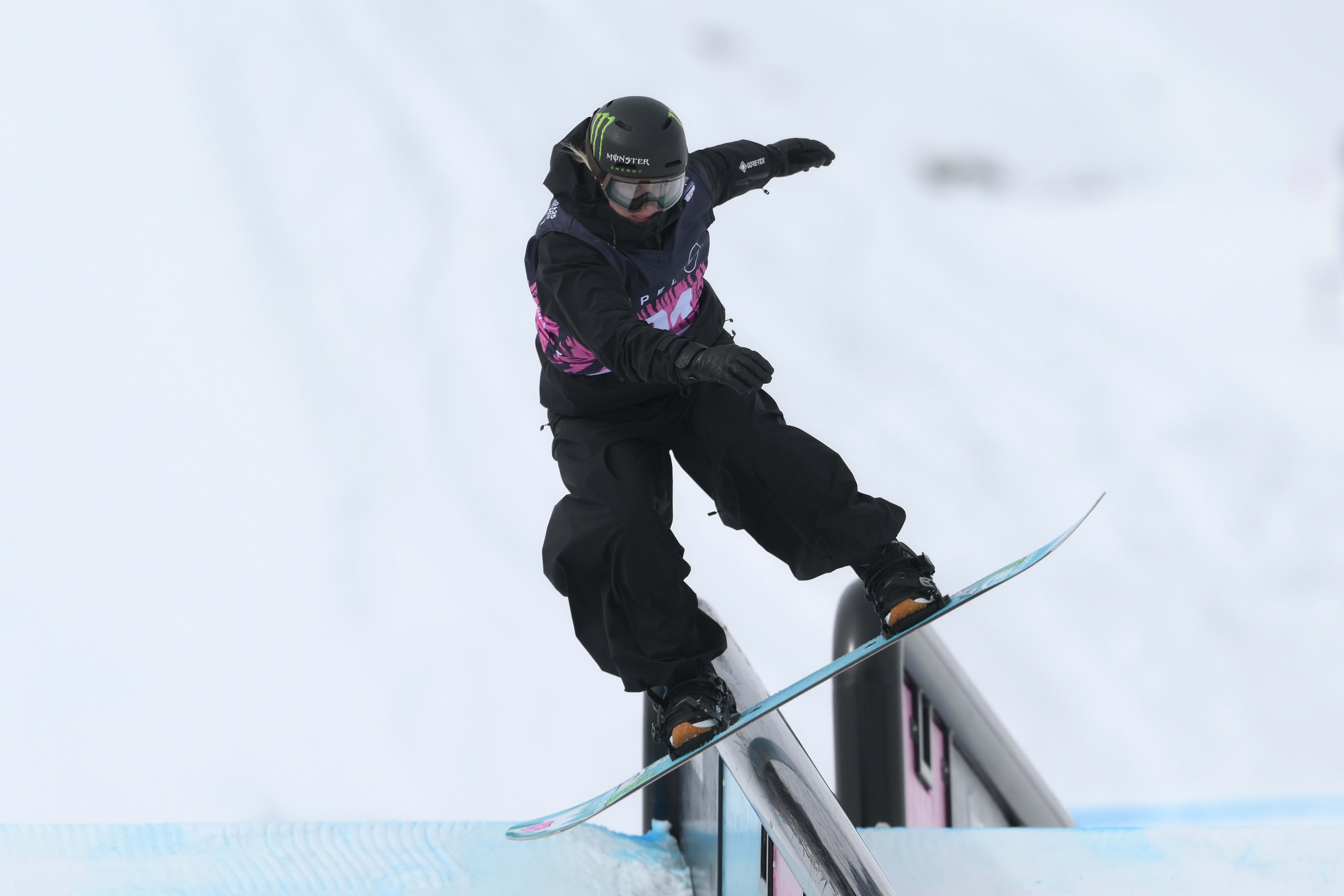 スキー mhm SLAY22 Olympic champion Zoi Sadowski-Synnott shines to seize third