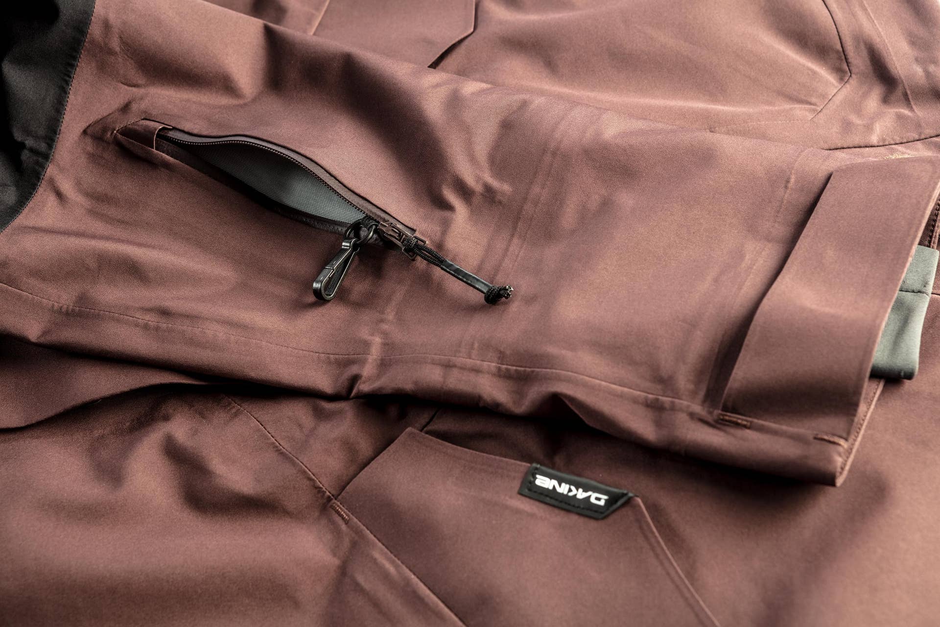 Dakine Sawtooth 3L Jacket: Snowboarding 
